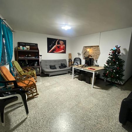 Hostel Kumho Alojamiento Меделин Екстериор снимка