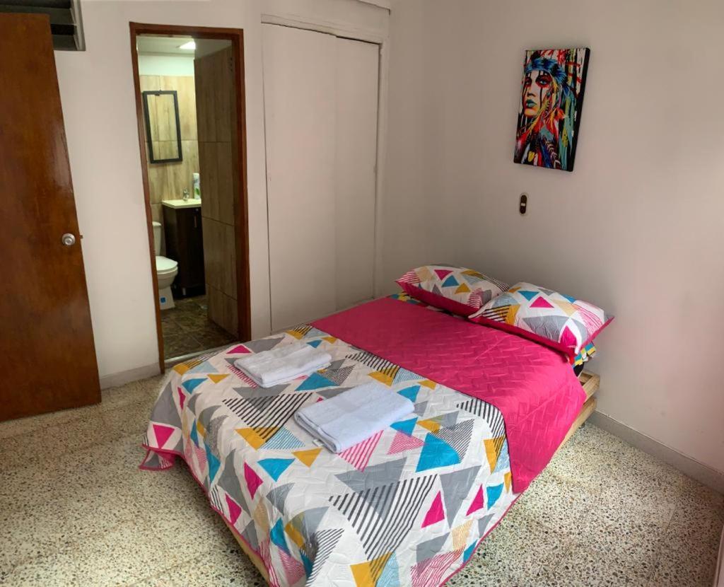 Hostel Kumho Alojamiento Меделин Екстериор снимка