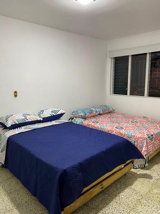 Hostel Kumho Alojamiento Меделин Екстериор снимка
