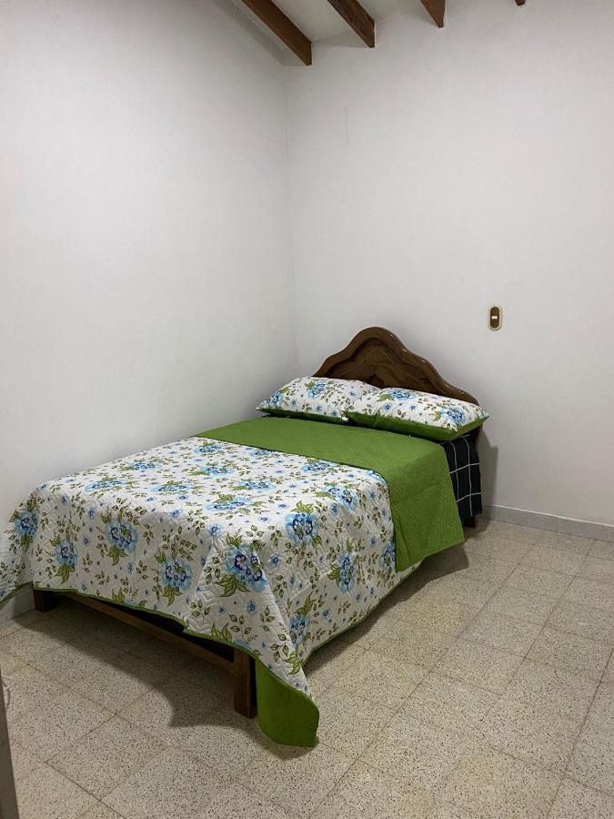 Hostel Kumho Alojamiento Меделин Екстериор снимка