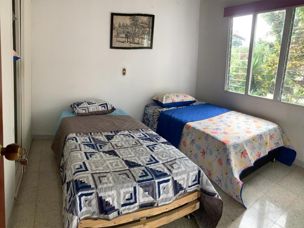 Hostel Kumho Alojamiento Меделин Екстериор снимка