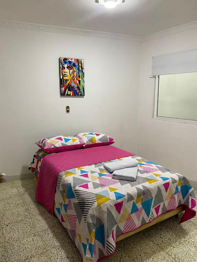 Hostel Kumho Alojamiento Меделин Екстериор снимка