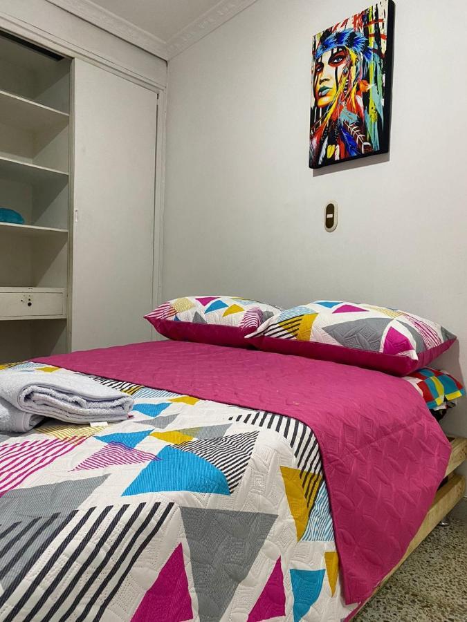 Hostel Kumho Alojamiento Меделин Екстериор снимка