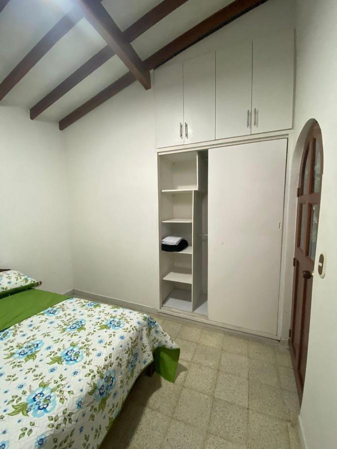 Hostel Kumho Alojamiento Меделин Екстериор снимка