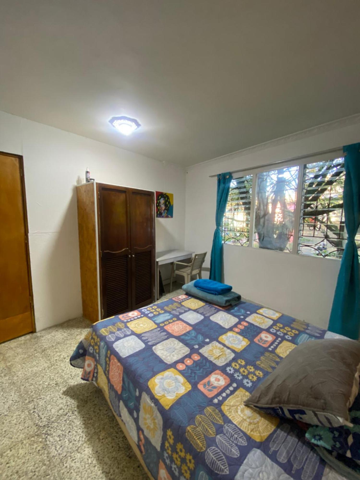 Hostel Kumho Alojamiento Меделин Екстериор снимка