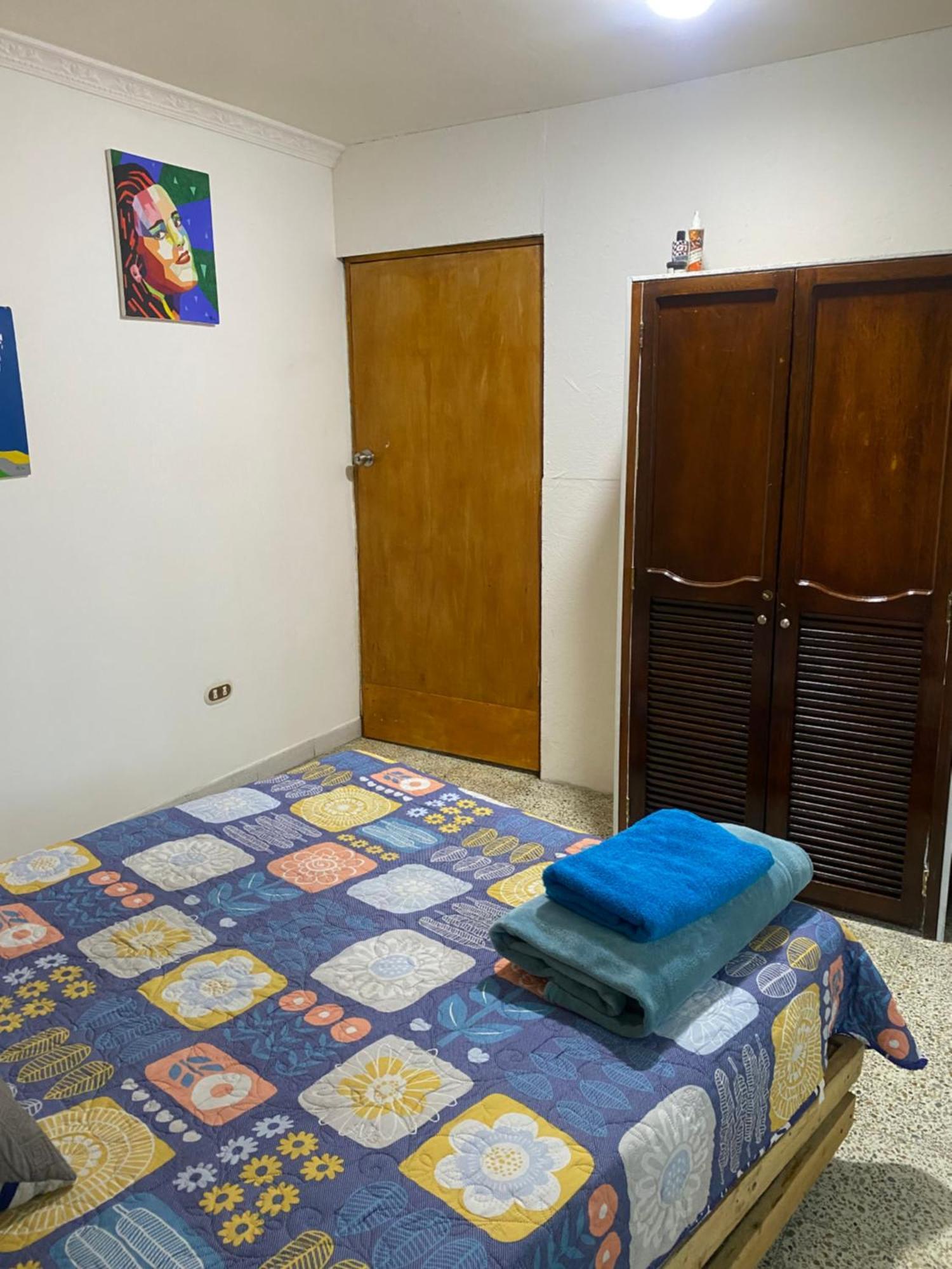 Hostel Kumho Alojamiento Меделин Екстериор снимка